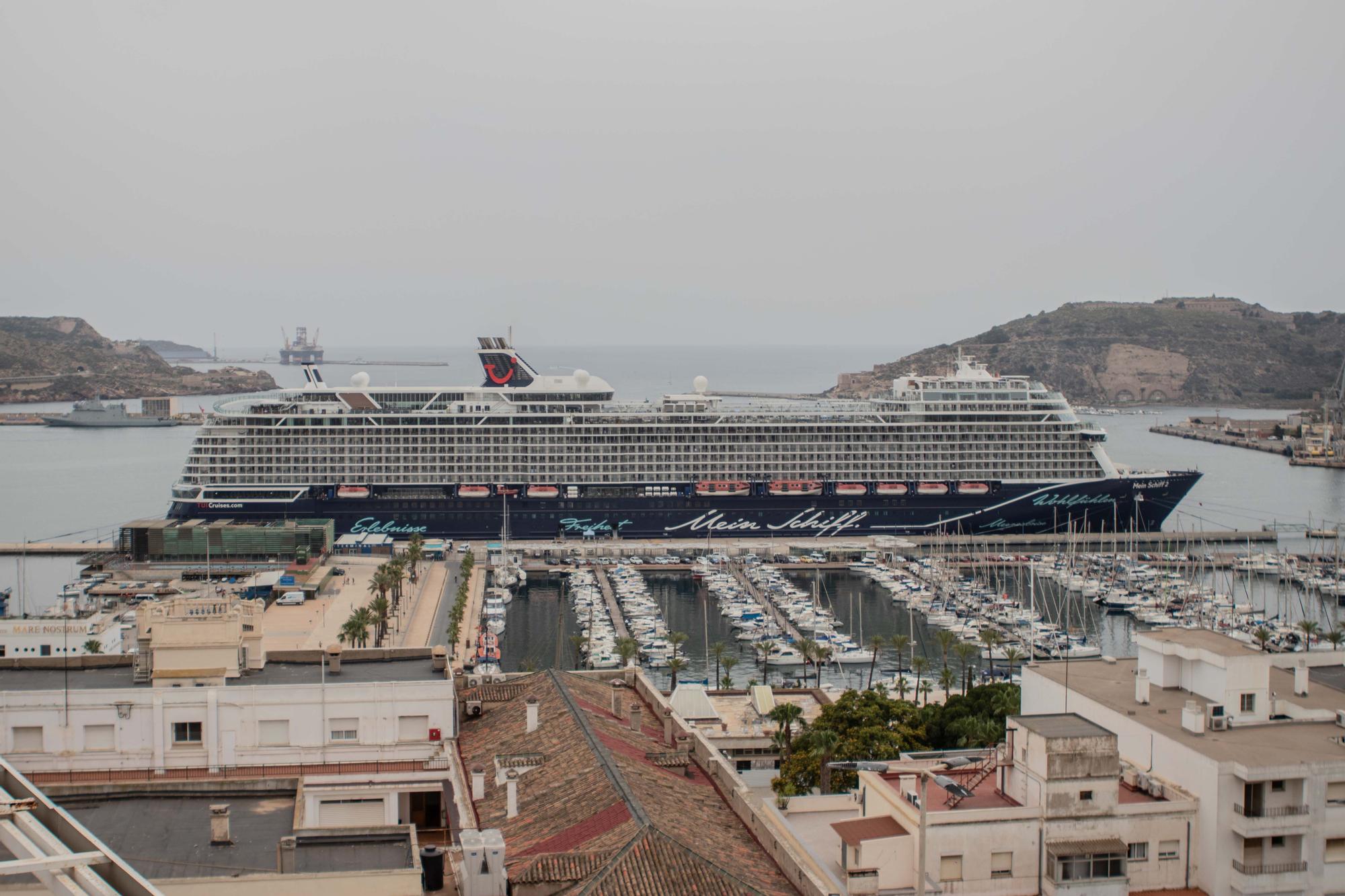 Atraca en Cartagena el primer crucero que llega a España tras la covid