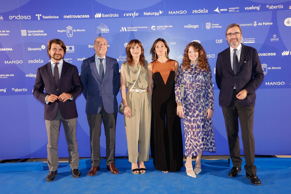 Málaga. 2 Foro del Mediterráneo. Prensa Ibérica. Cóctel de bienvenida. Beltrán Perez, presidente de la GTA andalucia y senior advisor de LLyc. Manuel Atencia, abogado. Ana Domenech, directora de Marcas de Presna Ibérica. Mar Vega, directora comercial de Andalucía de Prensa IBérica. Barbara Guillém, directora de estrategia de negocio de Llyc Europa y Pablo García Berdoy, director de asuntos públicos de Llyc
