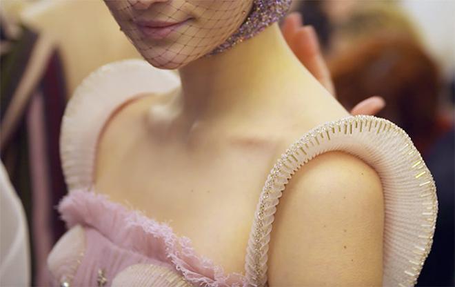 Detalle de un vestido de Dior