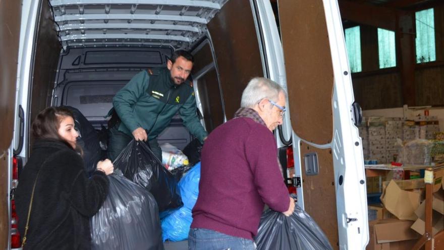 &quot;Somos Ponte Caldelas&quot; dona un nuevo cargamento de tapones solidarios