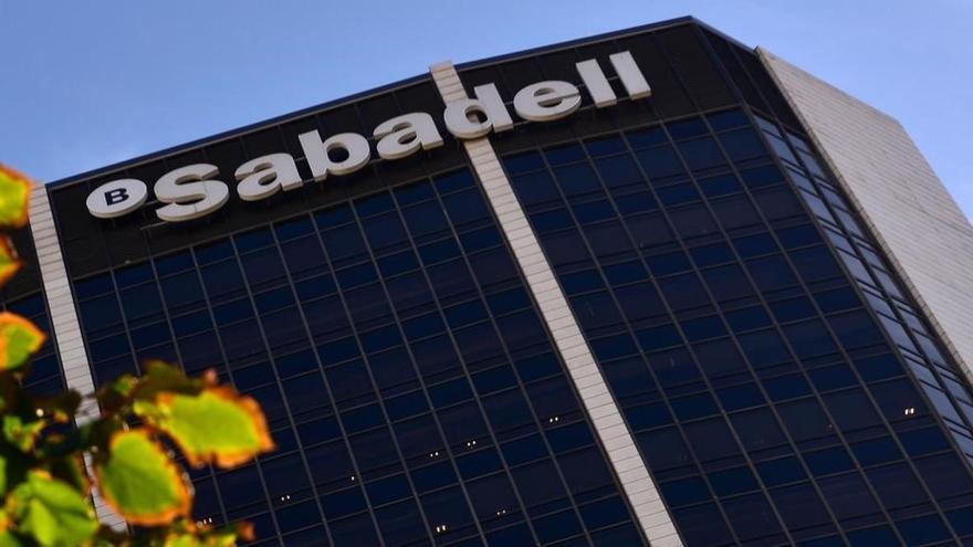El Sabadell planteará a los sindicatos un ajuste de 2.000 empleos