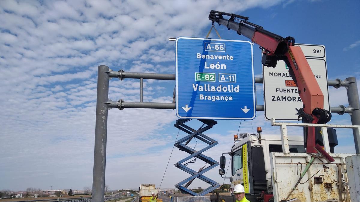Tareas de conservación en carreteras del Estado en Zamora.