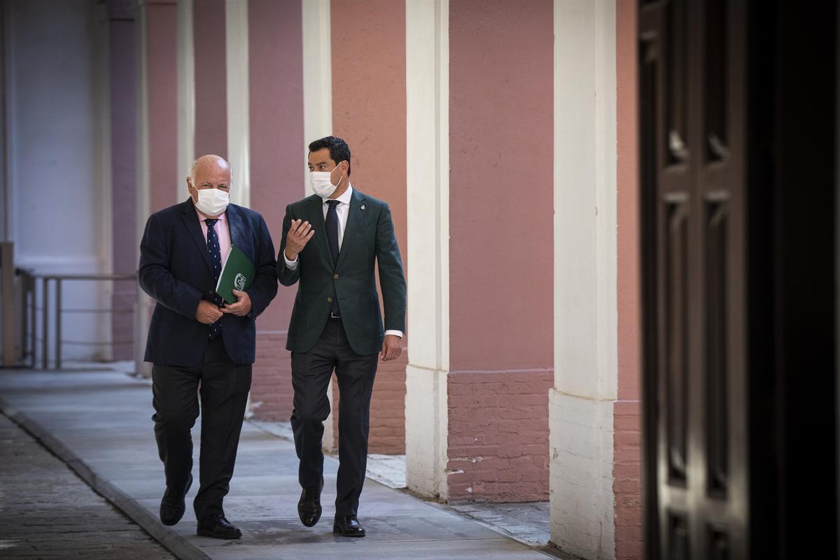 Aguirre pasea con Moreno en San Telmo, sede del Gobierno andaluz.