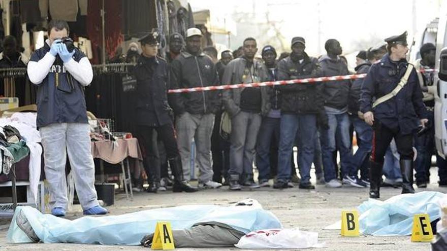 Un hombre mata en Italia a tiros a 2 inmigrantes, hiere a 3 y después se suicida