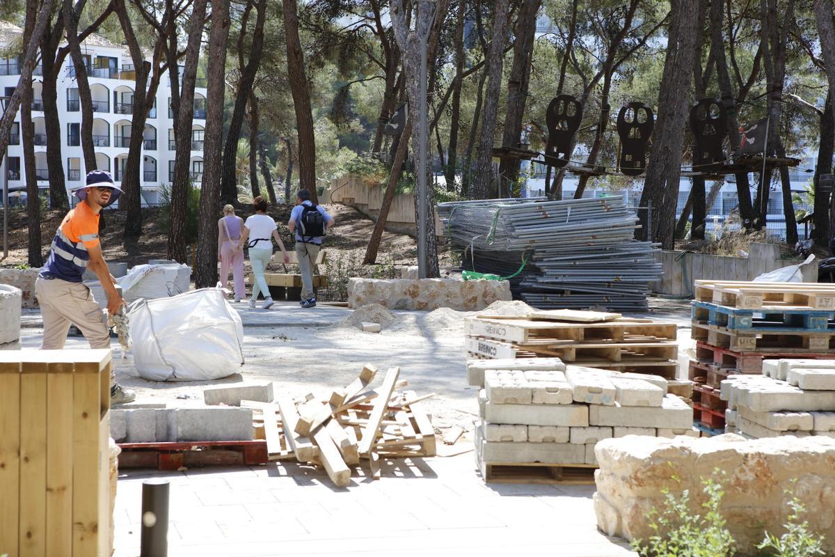 Noch pünktlich vor der Hochsaison: Die Bauarbeiten auf dem Bulevar in Peguera sind fertig