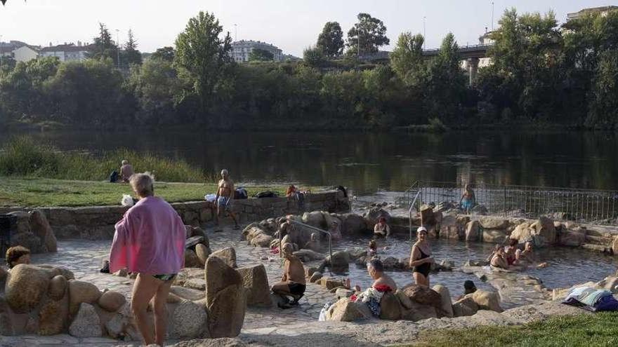 San Rosendo tiene una parcela en el entorno de las Pozas da Chavasqueira, en la que hará el primer balneario de la ciudad. // Enzo Sarmiento