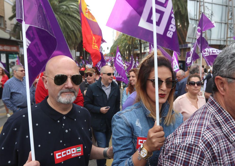 Miles de personas participan en la marcha convocada por los sindicatos para este martes, Día Internacional del Trabajo