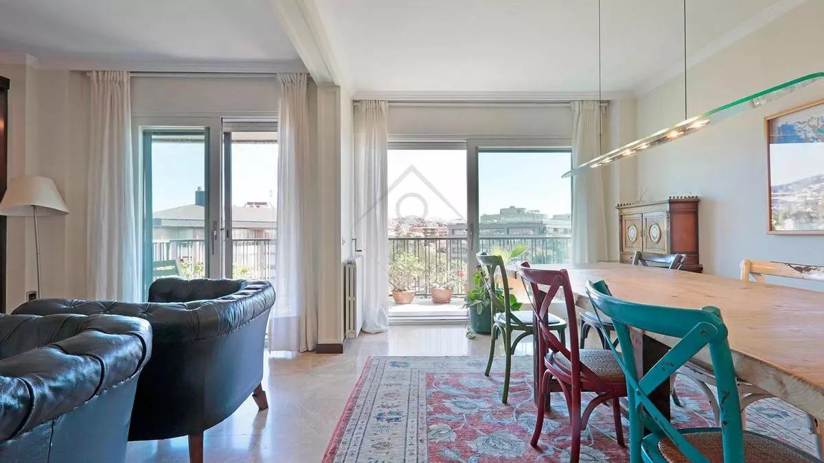 Así es el piso más barato de Barcelona y el espectacular ático con un generoso descuento
