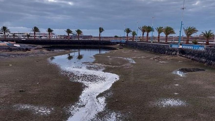 El Charco de San Ginés se queda sin agua: en Arrecife no se habla de otra cosa