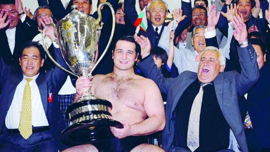 Kotooshu, el búlgaro que ha ganado la copa del Emperador de sumo.