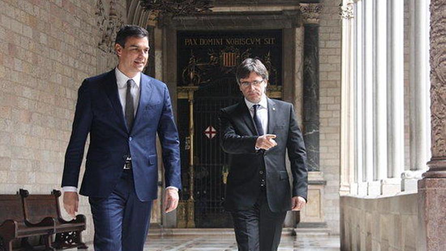 Puigdemont i Sánchez al Palau de la Generalitat.
