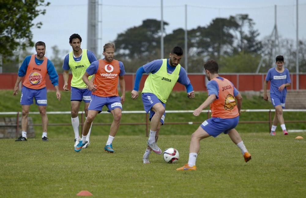 Entrenamiento del Real Avilés en las instalaciones de la escuela de Mareo de Gijón