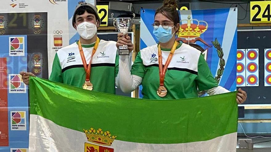 Pablo González y Ana Vinagre, medallistas en arco compuesto mixto.