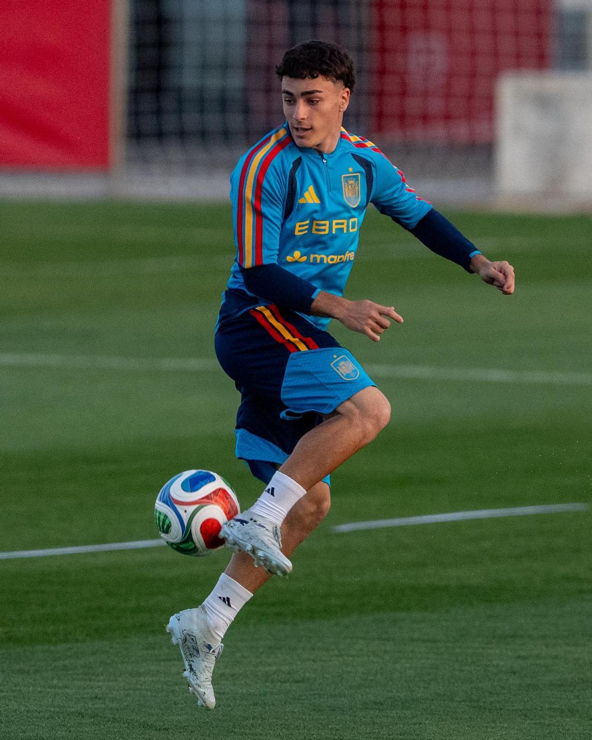 Virgili se ejercita con la Sub-21 en Las Rozas