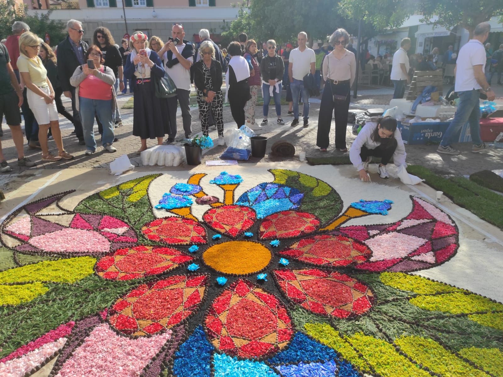 El Colectivo Independiente Alfombrista de Bueu en Pietra Ligure (Italia)