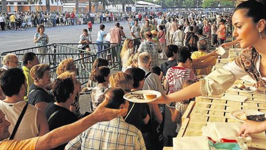7.000 raciones de paella y sardinas en el jueves gastronómico del Grao