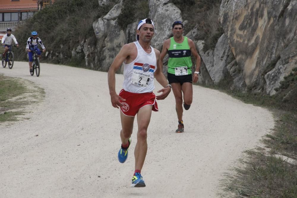 Más de medio millar de corredores completaron el espectacular y exigente recorrido de 21 kilómetros por la Costa da Vela de Cangas.