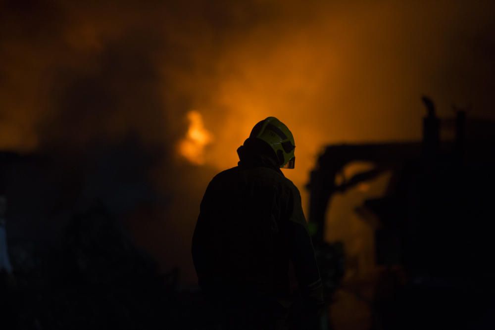 Incendio en un desguace de Torrellano