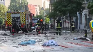 Directo | Ataques rusos dejan un muerto y una escuela incendiada en Kiev