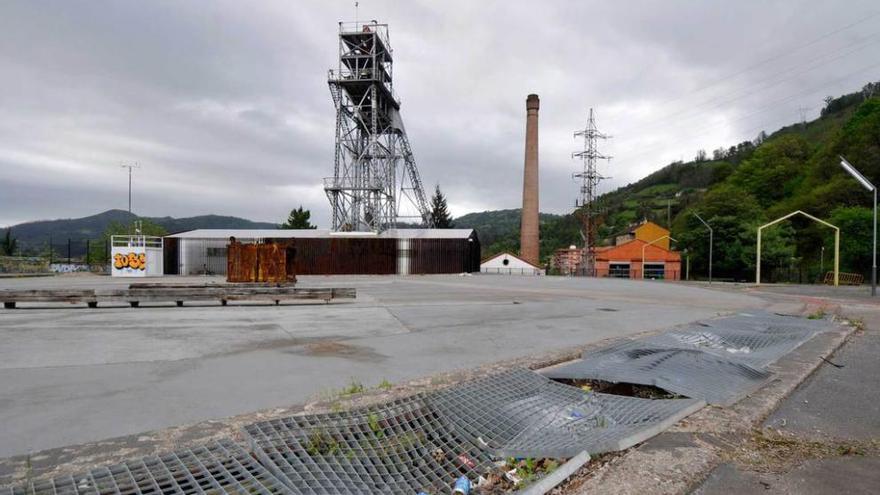 La explanada del pozo Barredo, junto al campus universitario de Mieres.