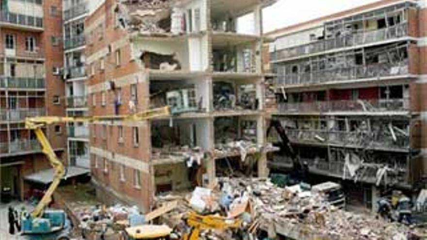 Protección Civil asegura que no hay restos humanos entre los escombros de Palencia