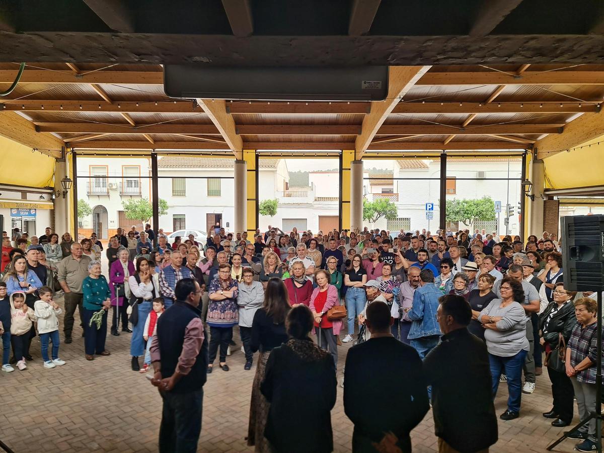 Acto de apoyo de vecinos de Humilladero al actual alcalde.