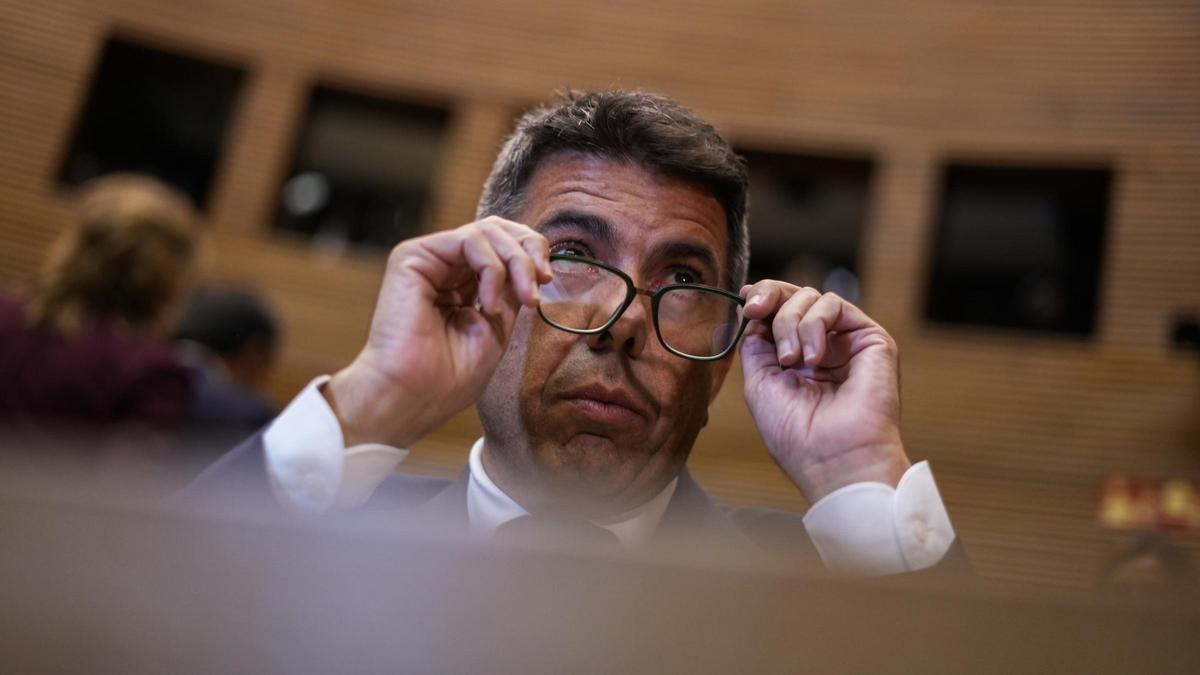 Carlos Mazón, en las Corts.