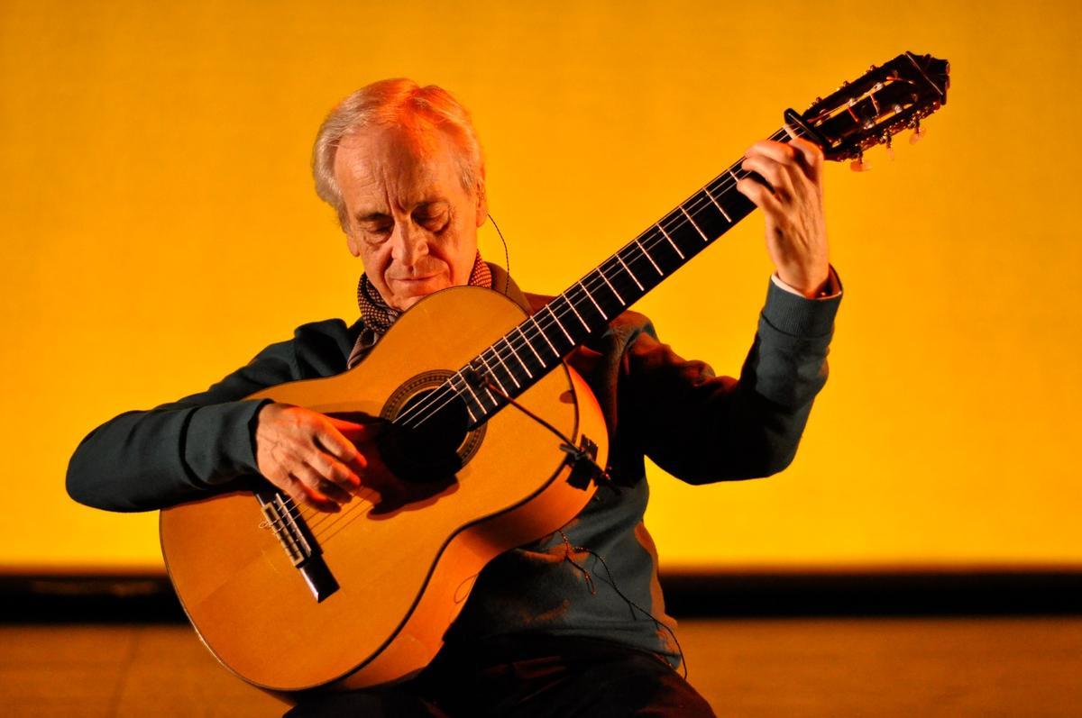 El guitarrista Paco Peña, en uno de sus espectáculos.