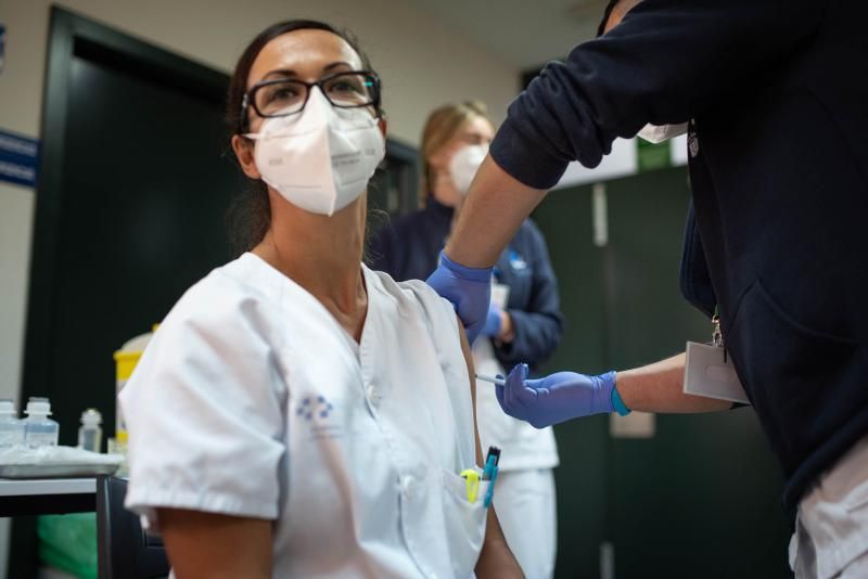 Vacunación de coronavirus a sanitarios del Centro de Salud de La Matanza