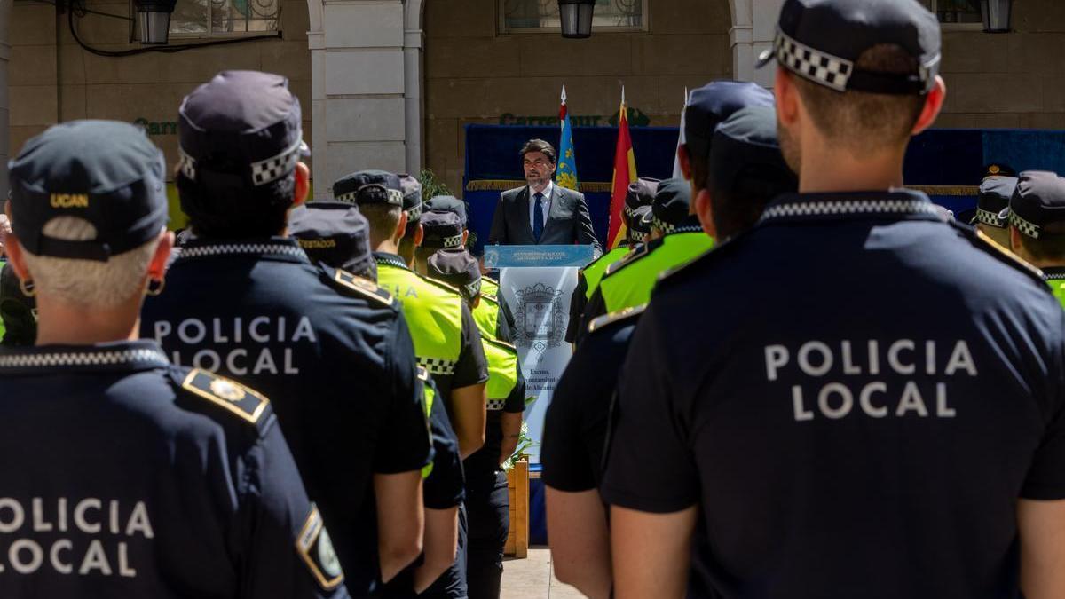 Agentes de la Policía Local de Alicante, en un acto público, en imagen de archivo