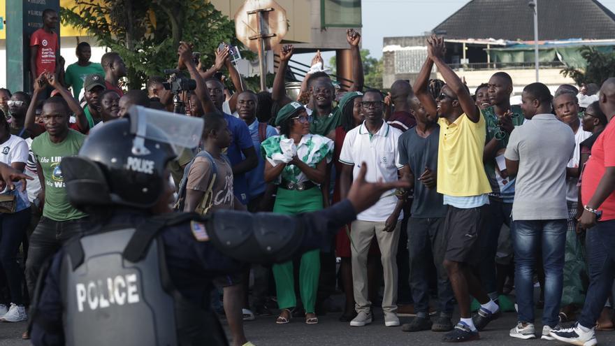 Un coche arrolla a simpatizantes del presidente de Liberia matando al menos a tres personas