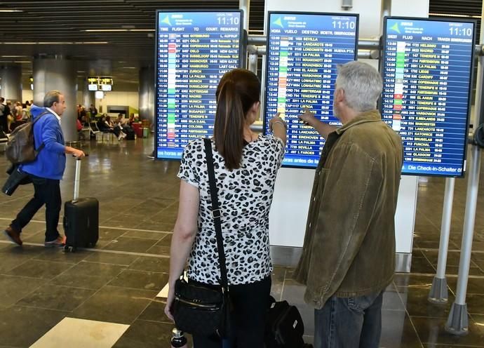 25/02/2020 AEROPUERTO. TELDE. Ambiente en el aeropuerto de Gran Canaria, dos días después de la suspencion de vuelos por la Calima.  Fotógrafa: YAIZA SOCORRO.  | 25/02/2020 | Fotógrafo: Yaiza Socorro