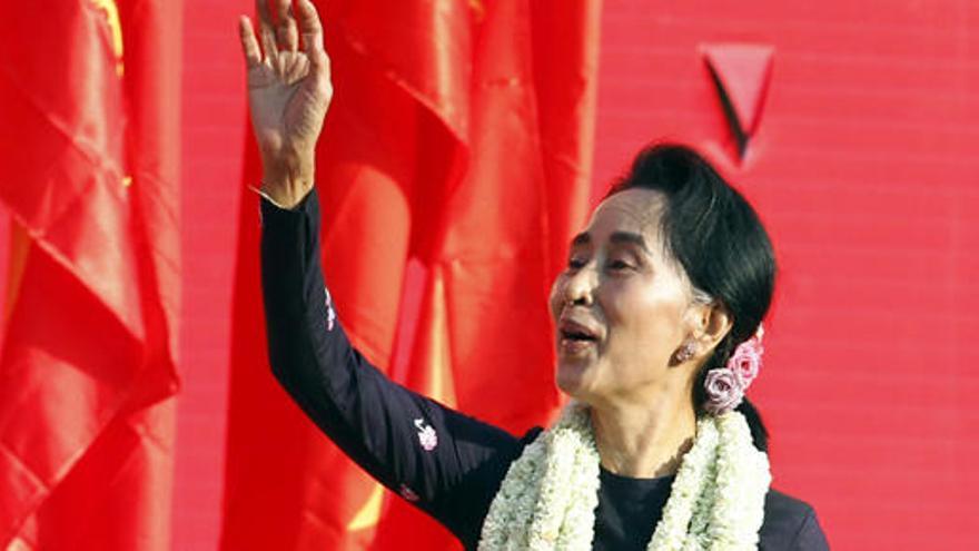 La premio nobel de la paz Suu Kyi