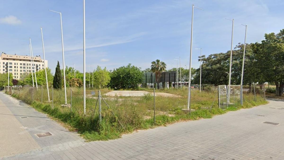 El terreno de casi 2.000 metros sacado a subasta