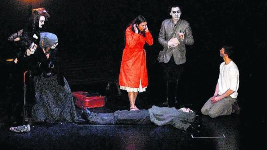 Una de las piezas teatrales escenificadas en la gala celebrada en el teatro de La Felguera.