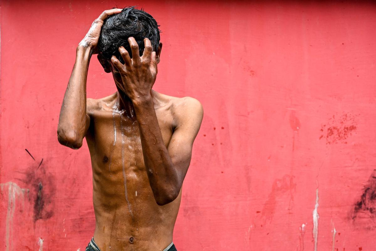 Un barco con casi 200 rohingyas desembarca en la costa de Indonesia