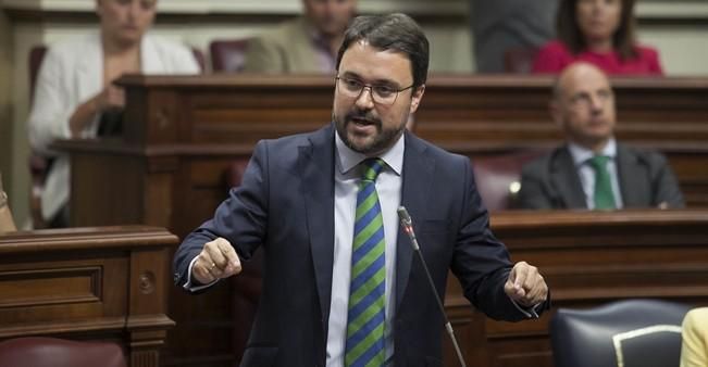 18/04/2017.CANARIAS POLITICA.Pleno del Parlamento de Canarias..Fotos: Carsten W. Lauritsen