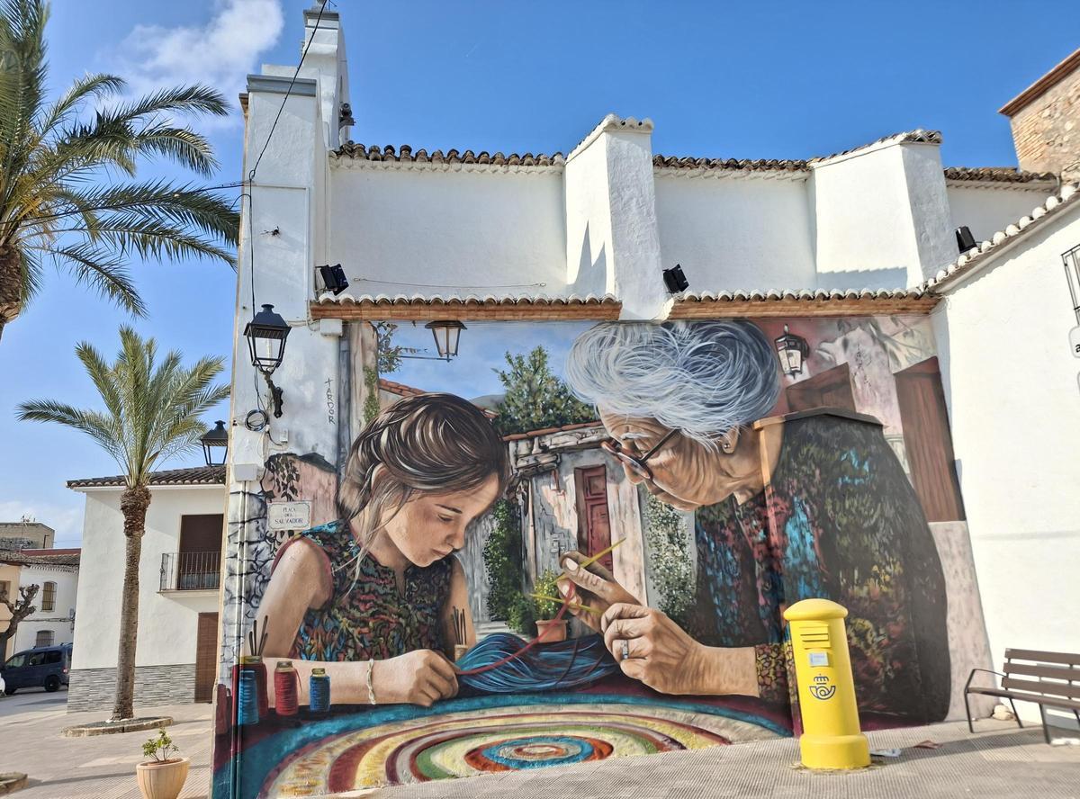 Uno de los murales que han transformado espacios urbanos de Els Poblets