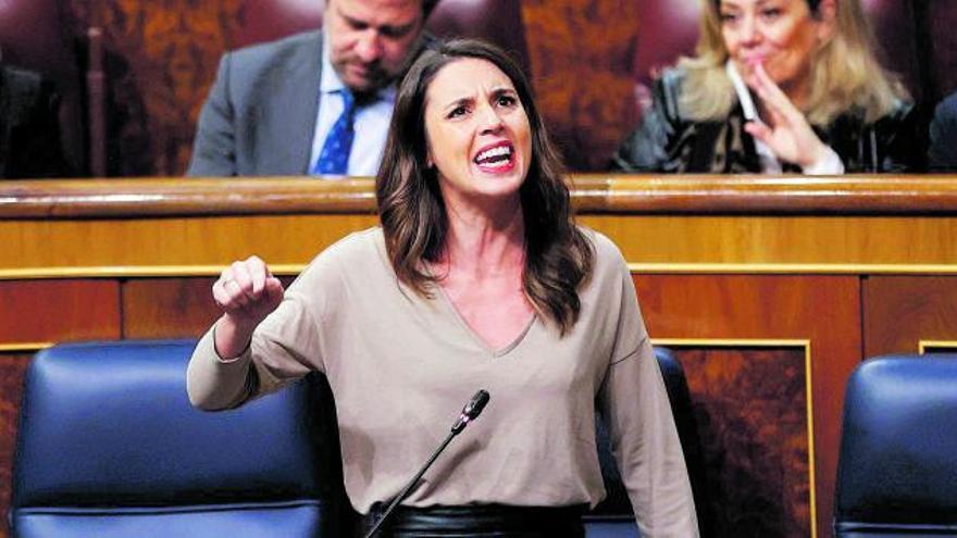 La ministra de Igualdad, Irene Montero, ayer durante la sesión de control al Gobierno en el Congreso de los Diputados. | EFE