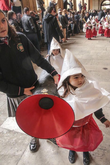 Los más pequeños celebran el Viernes de Dolores en Orihuela