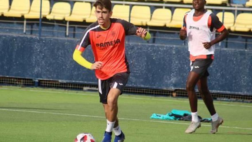 Lamadrid, en un entrenamiento del Villarreal C.