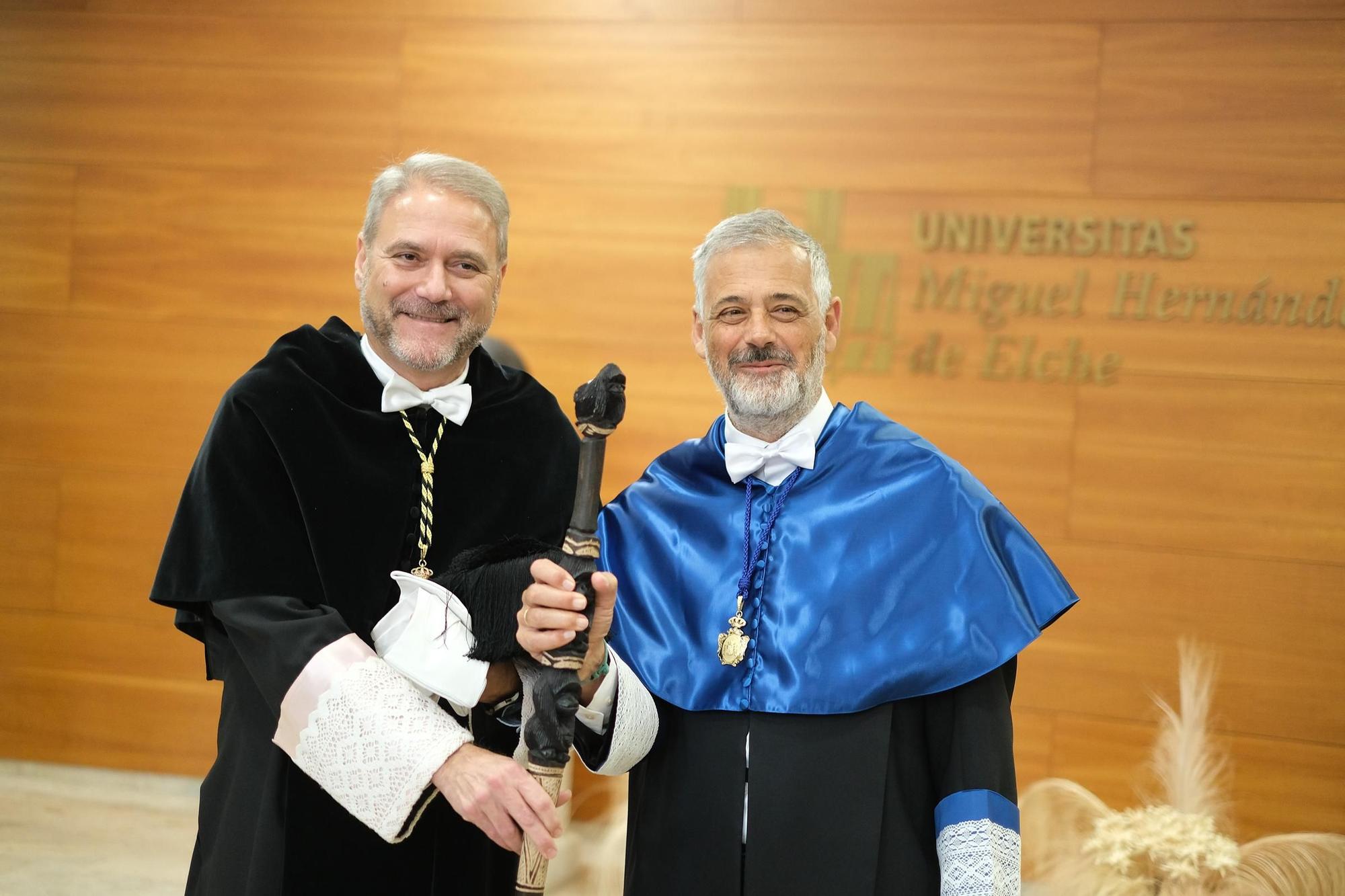 Así ha sido la ceremonia de investidura del científico Luis Serrano Pubul como Doctor Honoris Causa