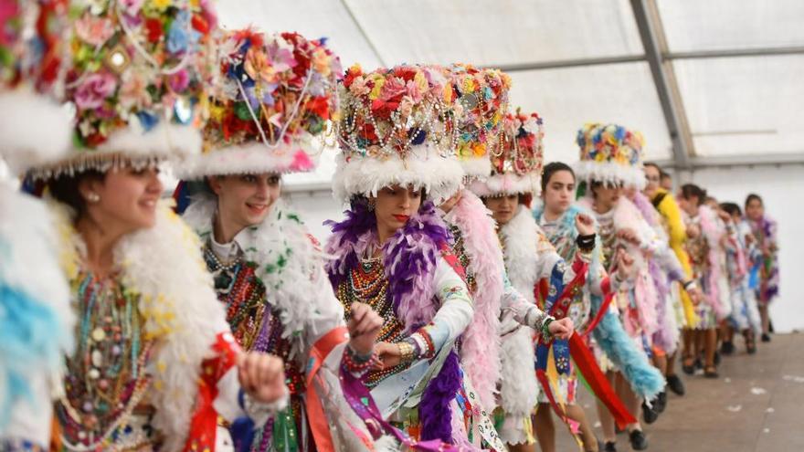 Madamas e Galáns reinan en el Antroido dos Cobres