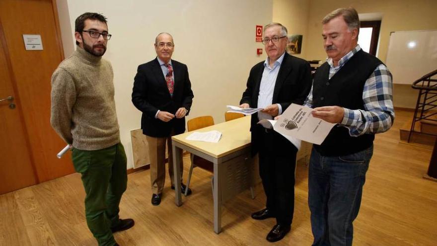 Por la izquierda, Manuel Campa, Jesús Bernardo García, Sabino González y Juan Carlos González, en la presentación.