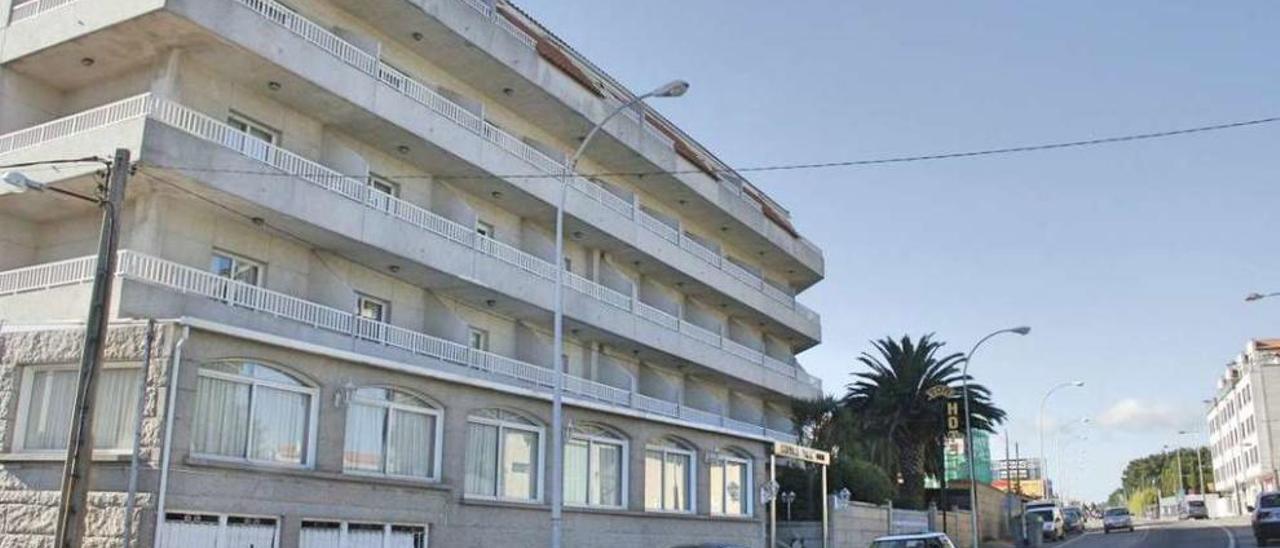 Hotel Ton, en la carretera de Circunvalación, en Sanxenxo. // Santos Álvarez