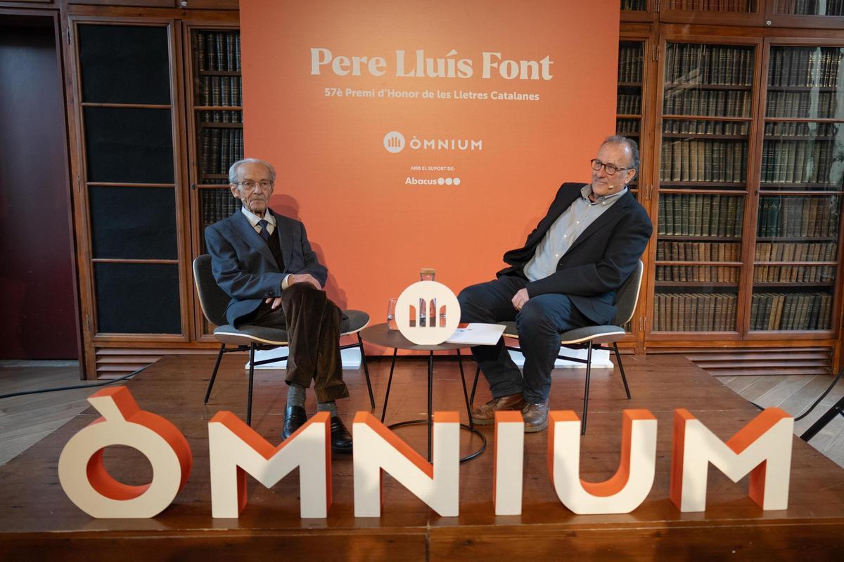 Pere Lluís Font y Xavier Antich, director de Òmnium Cultura, este miércoles en el Ateneu