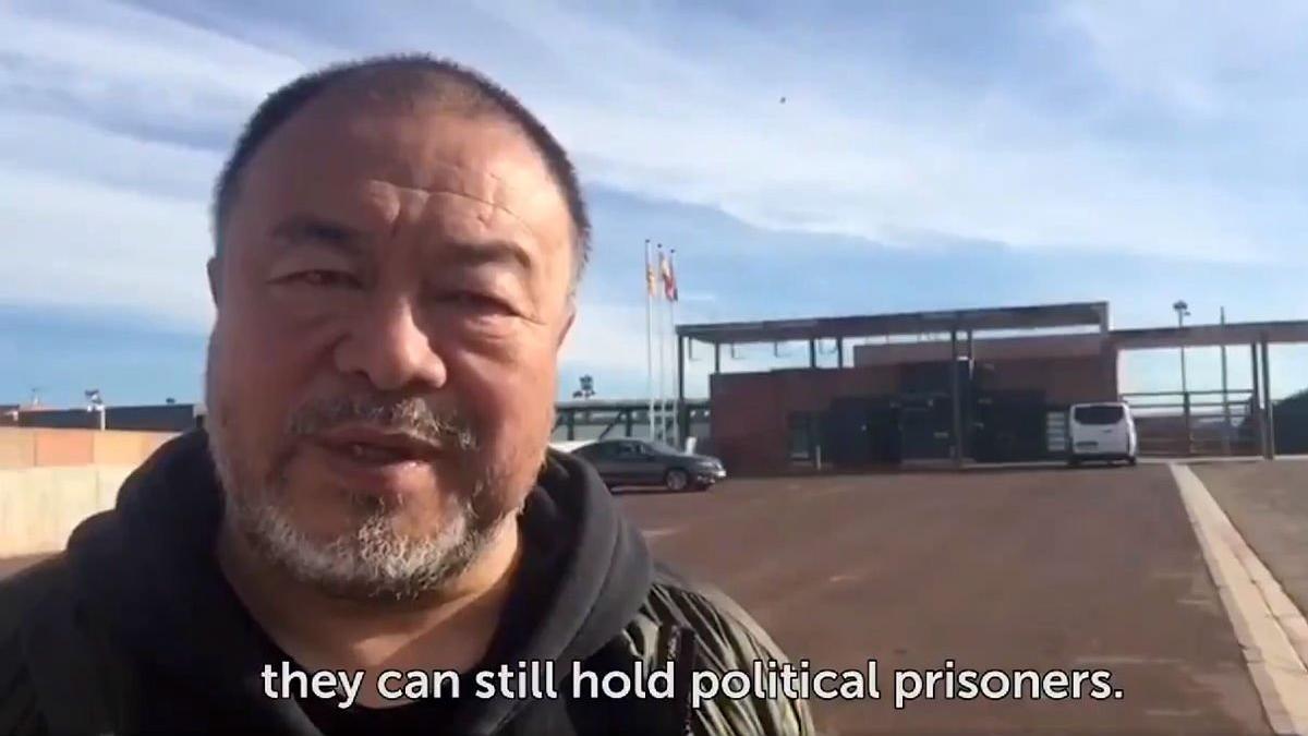 Ai Weiwei, a su salida de la prisión de Lledoners.