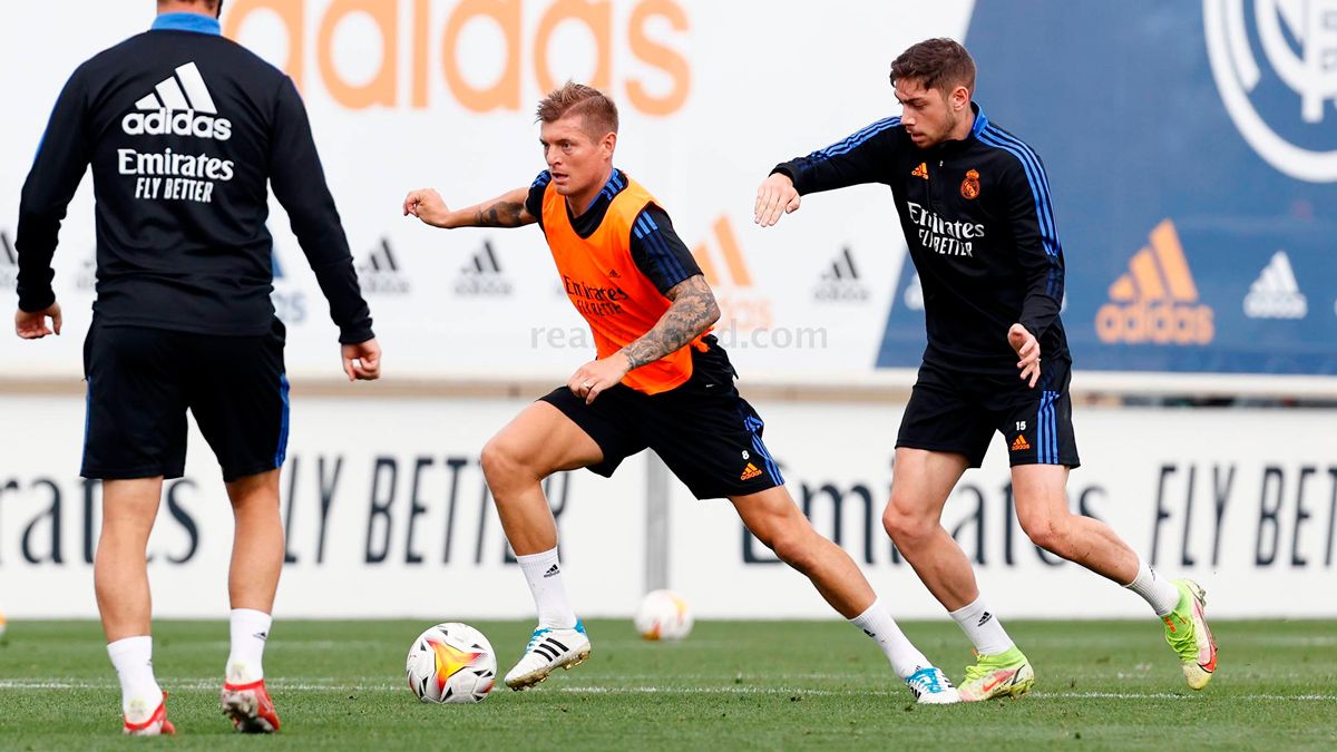 Kroos y Valverde durante un entrenamiento