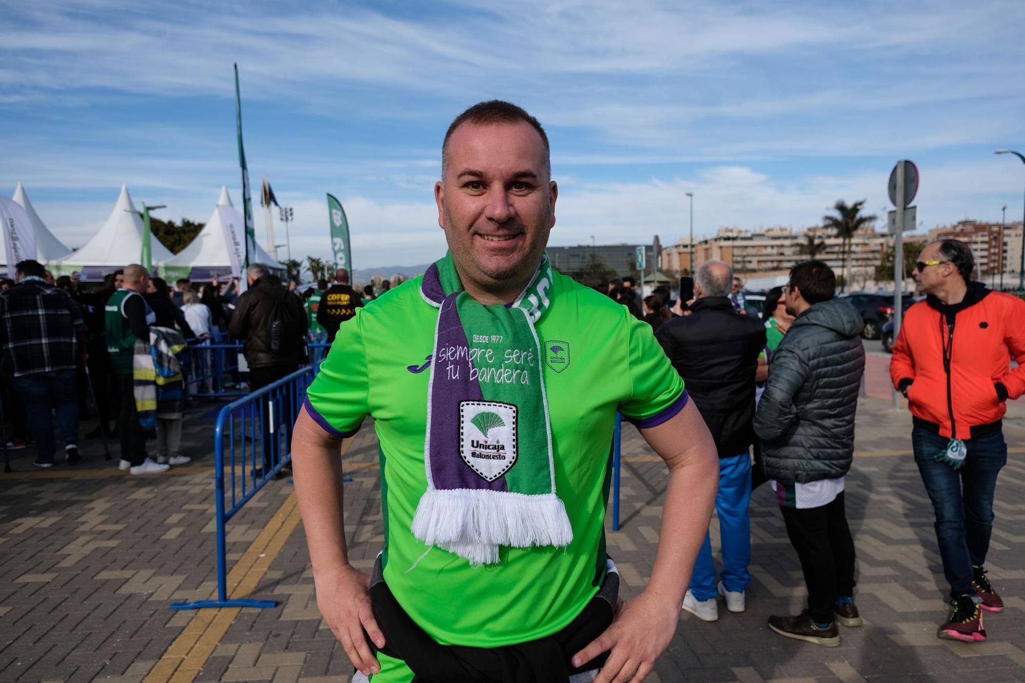 La afición celebra el título de Copa en la previa del Unicaja - Girona