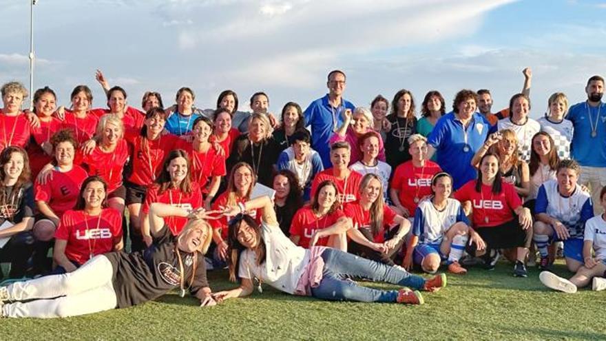 Reeixida primera edició del torneig per a equips femenins de veteranes del Club d&#039;Esports Avinyó